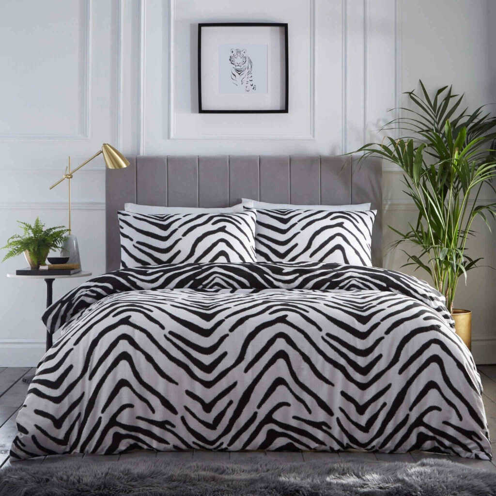Tiger Black/White Reversible Duvet Cover & Pillowcase Set