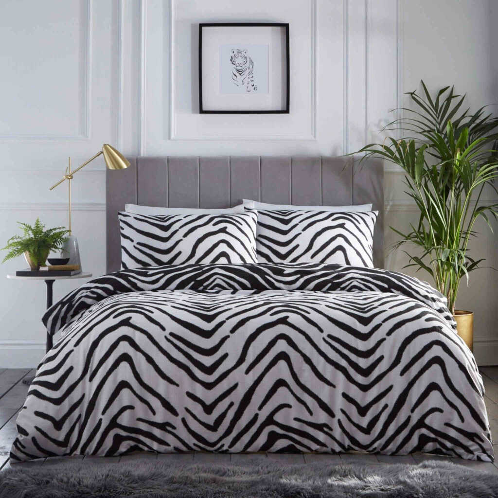 Tiger Black/White Reversible Duvet Cover &amp; Pillowcase Set