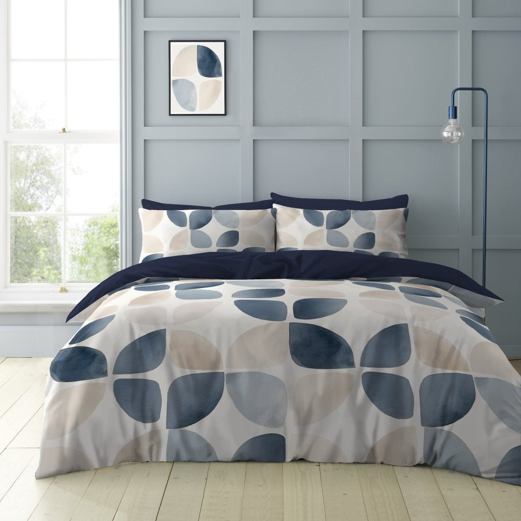 Nest and Rest Rae Geometric Duvet Set King Navy Blue Reversible